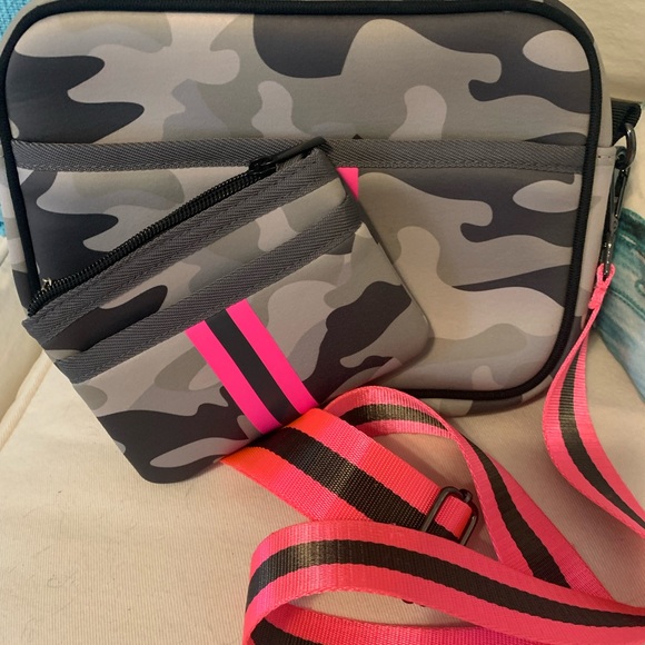 Haute Shore Drew Camo Neoprene Crossbody with small pouch! - Picture 2 of 4
